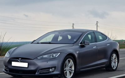 Tesla Model S , 2015 ,RWD, 88000 km