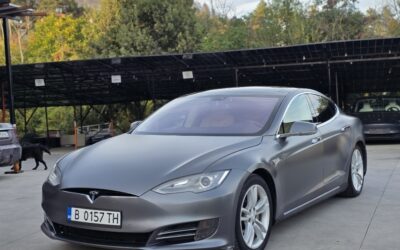 Tesla Model S85, 2013 USA, 160000 km