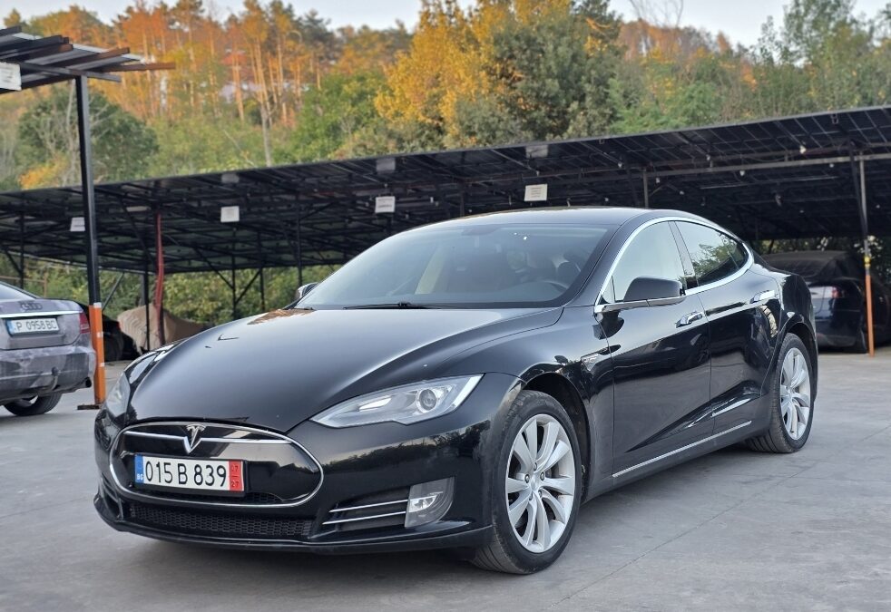 Tesla Model S85, 2014 Free Supercharging, 250000 km