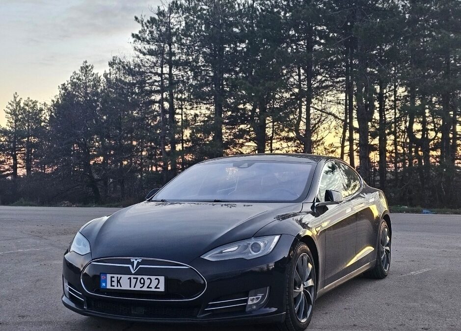 Tesla Model S P85D Insane+, 2016 EU Autopilot, Free Supercharging, 180000 km