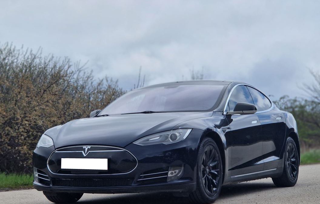 Tesla Model S85 2014, 165000 km